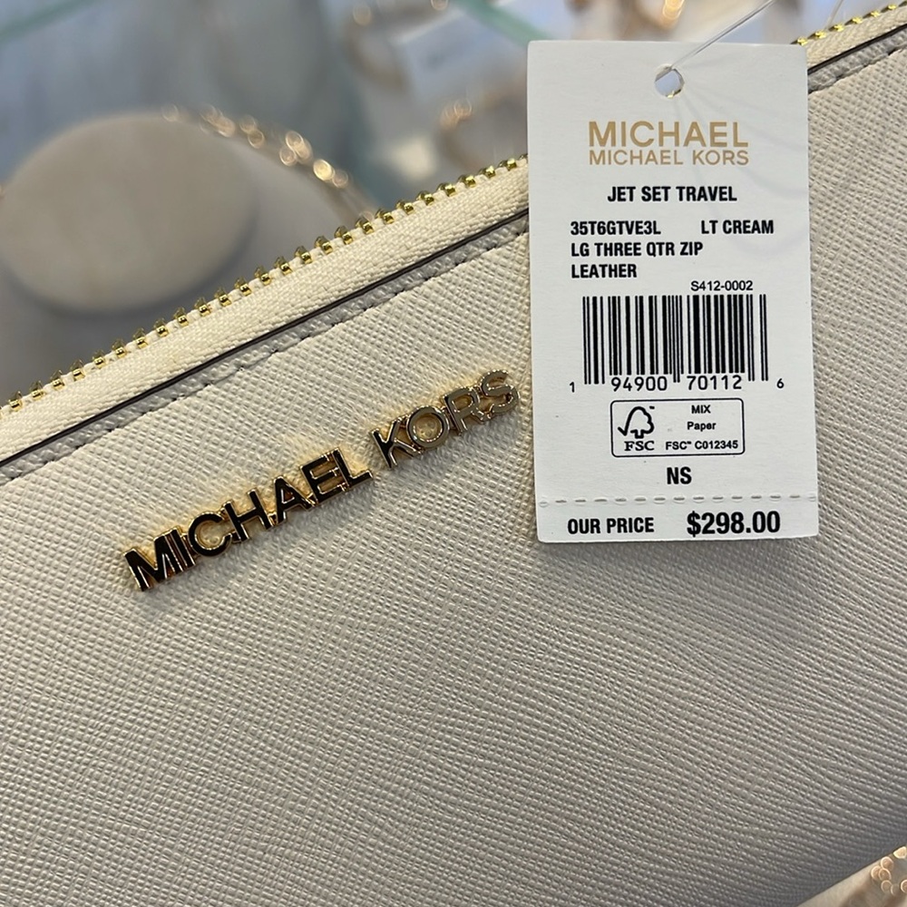 MICHAEL KORS Jet Set Travel Lg Saffiano Leather Quarter-Zip Wallet
Light Cream - Picture 10 of 16